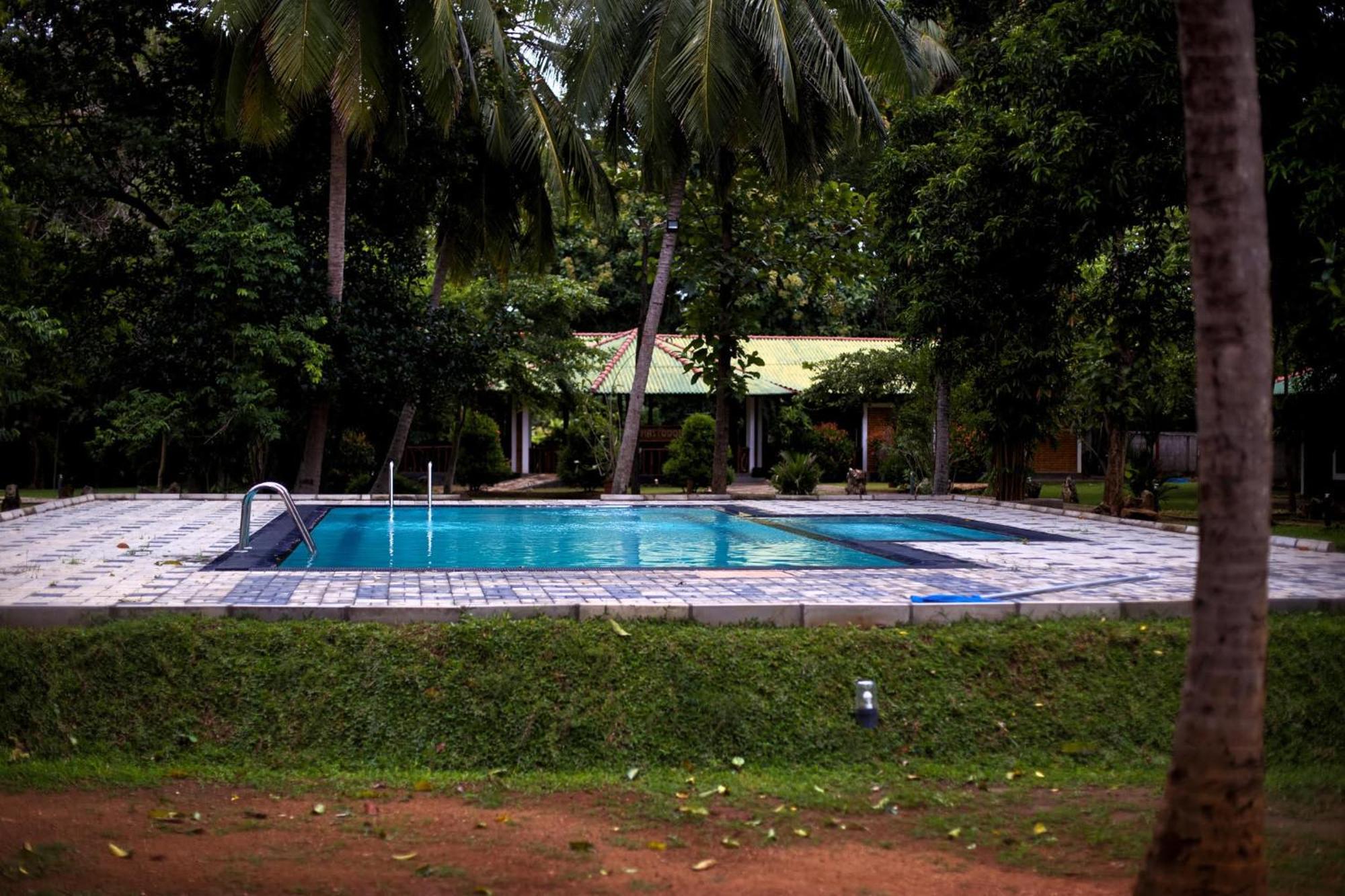 The Mastodon Valley Safari Resort Udawalawe Buitenkant foto