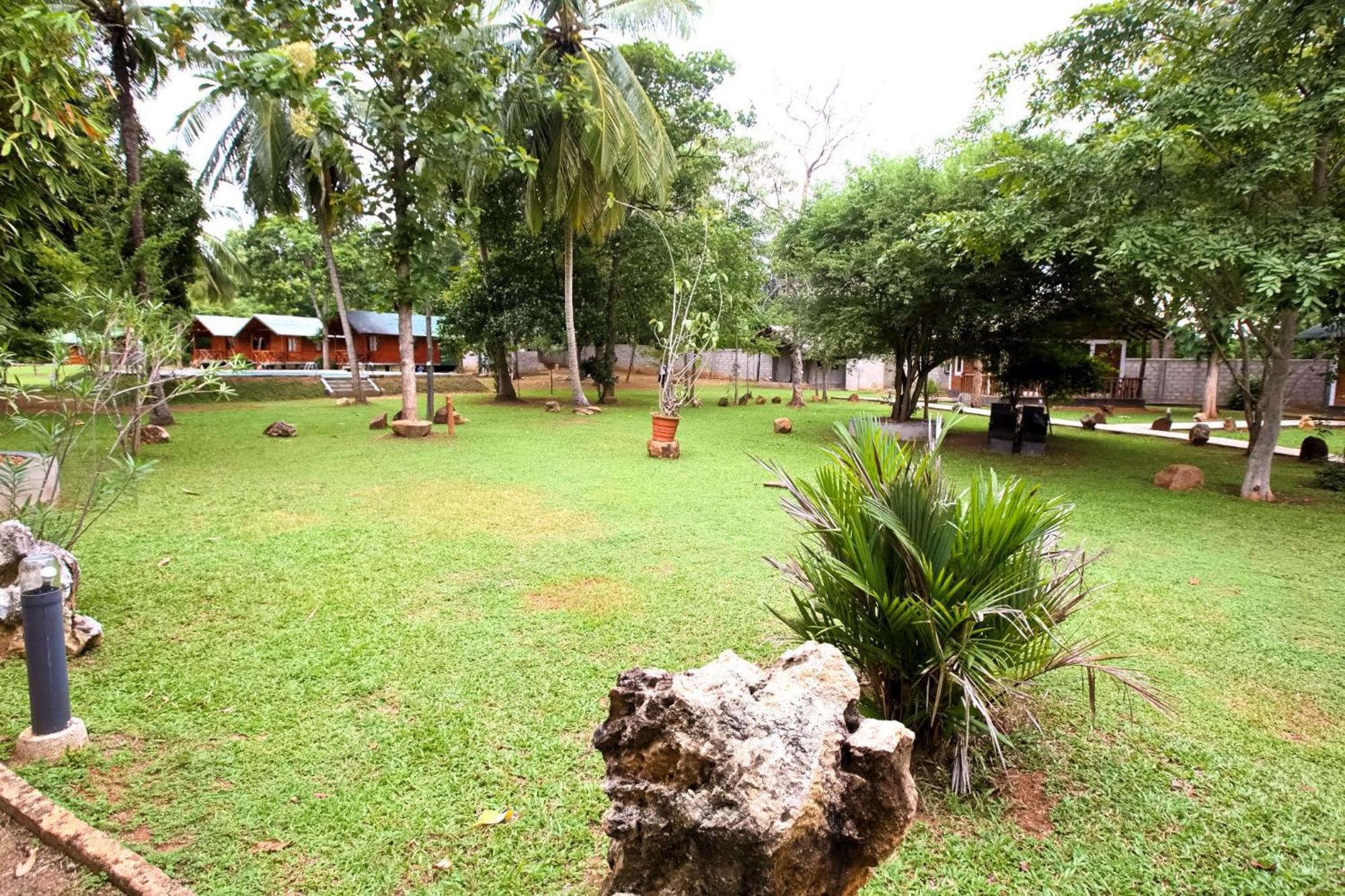 The Mastodon Valley Safari Resort Udawalawe Buitenkant foto
